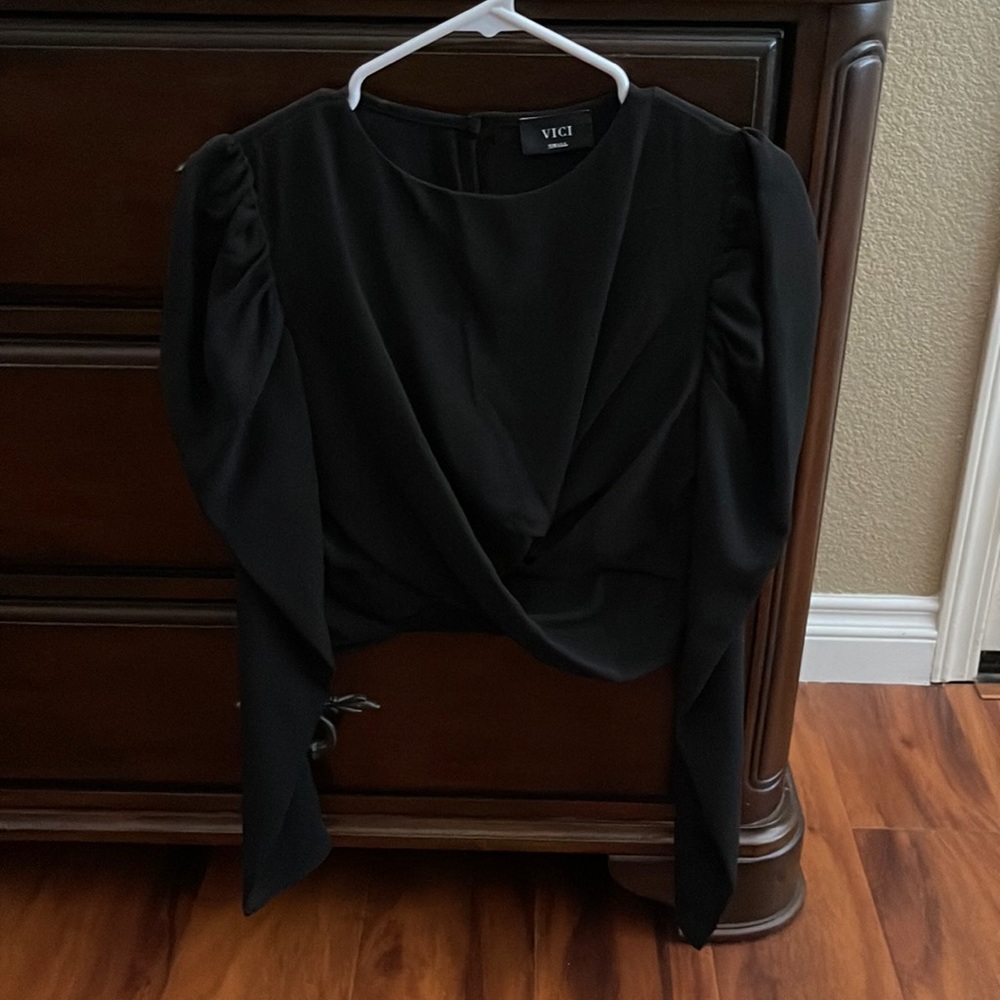 Small Long Sleeve Cropped Blouse